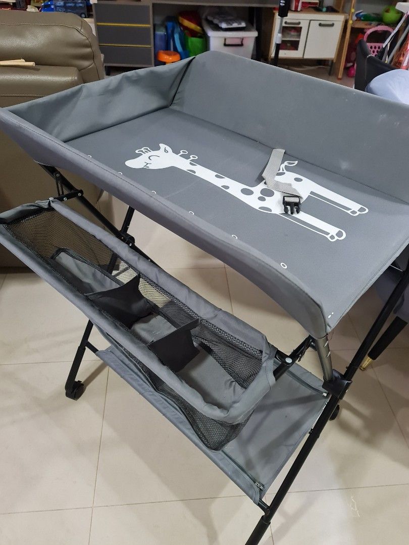 Diaper changing table, Babies & Kids, Bathing & Changing, Changing Mats