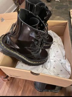 Doc martens -only worn twice -women’s size 6 also I Bought it for $275