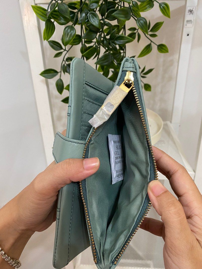 Fossil Cora Clutch in Green, Luxury, Bags & Wallets on Carousell