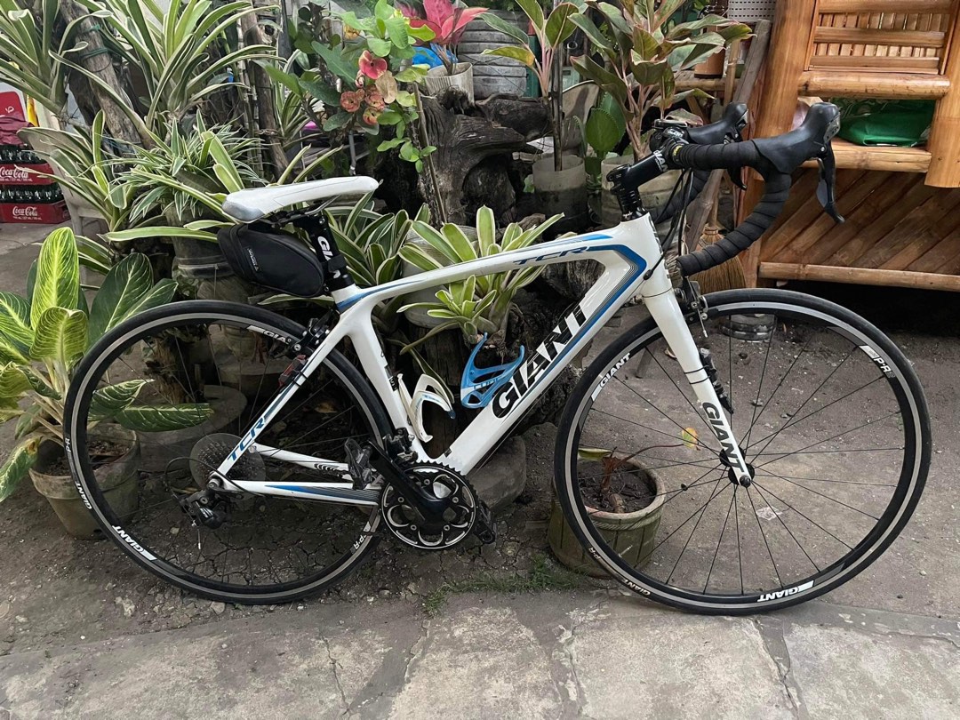 Giant road outlet bike sale