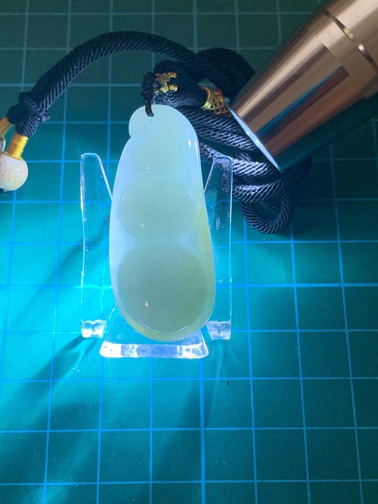 Green bean jade pendant, Hobbies & Toys, Memorabilia & Collectibles