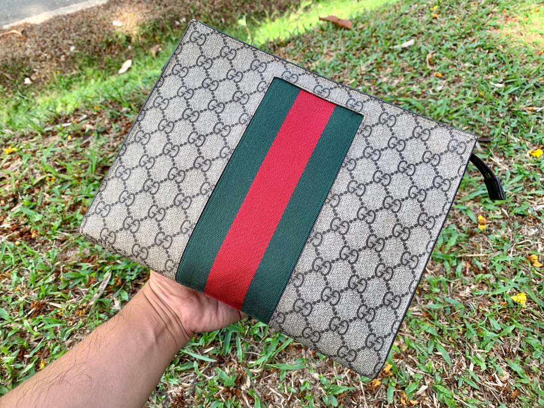 Gucci supreme 2025 web pouch