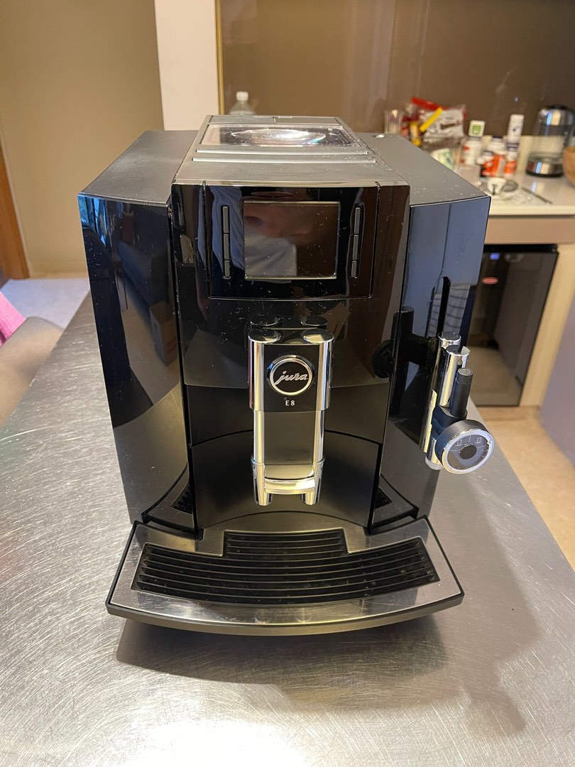 Jura E8 coffee machine in piano black, TV & Home Appliances, Kitchen