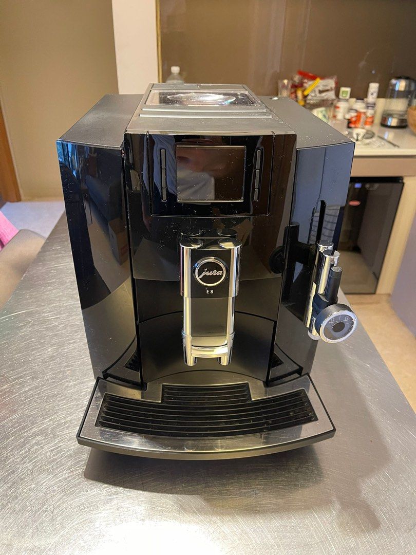 Jura E8 coffee machine in piano black, TV & Home Appliances, Kitchen
