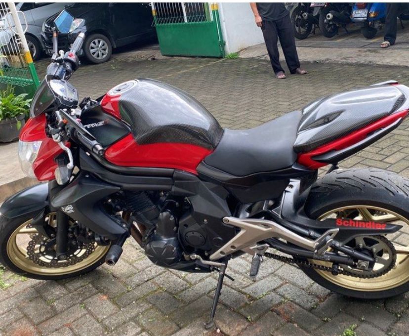 Er6n merah sales