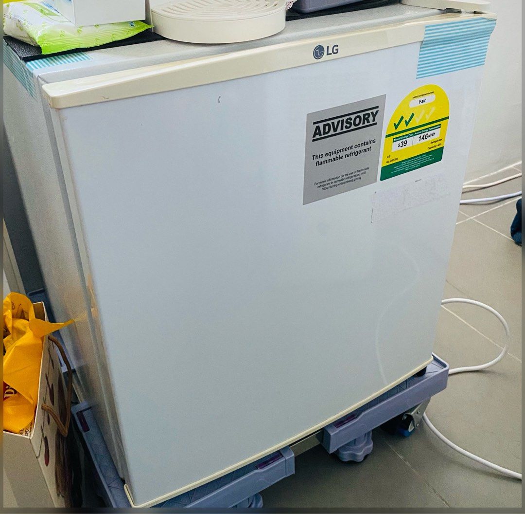 LG GR051SSF , 50L White Roundededge Door Design Bar Fridge Mini