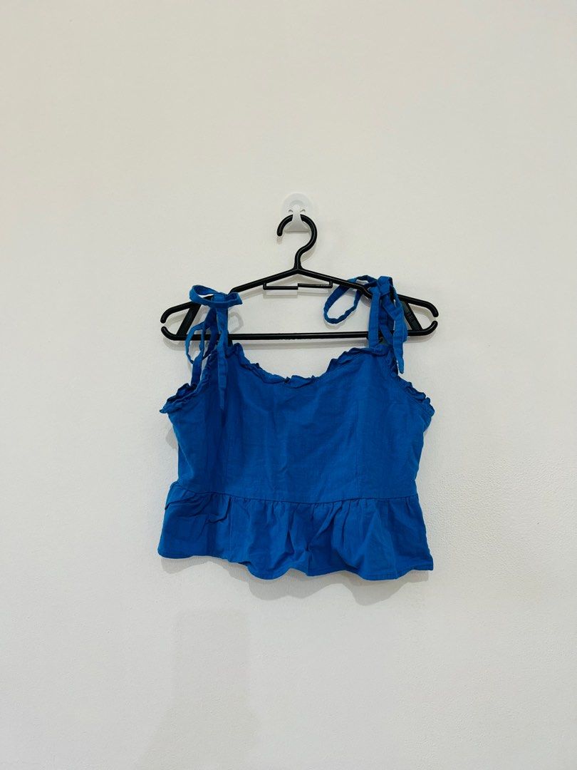 LINEN CROPPED TOP (Category: Sleeveless) located in Quezon City. Submitted by justdeclutter2023 (Listing ID 1229986920, Image 1). Description: .