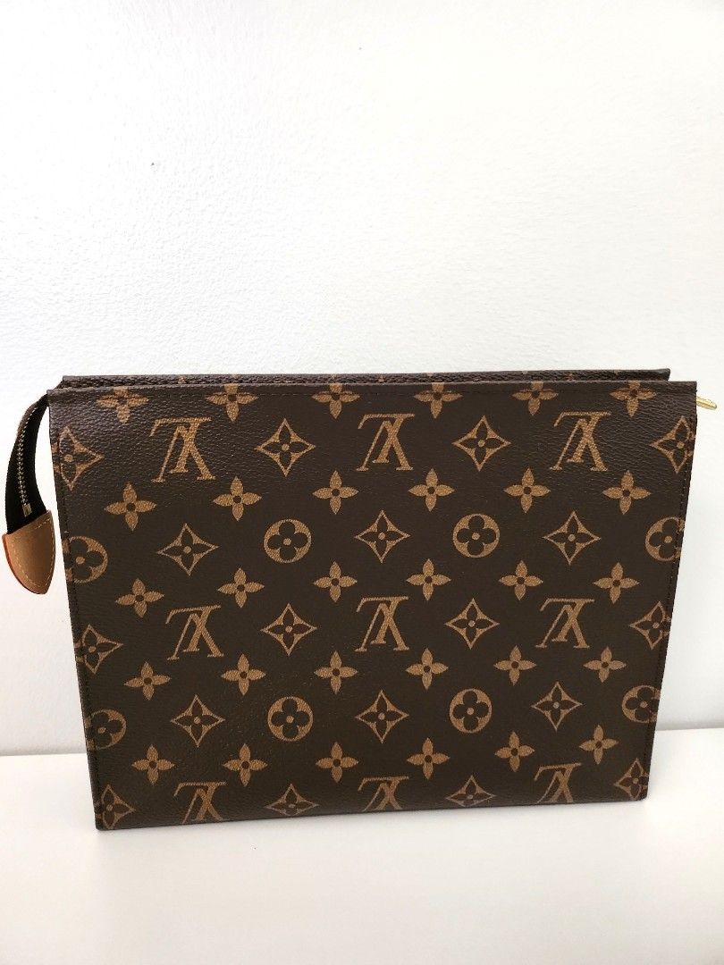 ✨️ Authentic LV Toiletry 26 Mono (Category: Luxury Bags & Wallets) located in Pasig City. Submitted by mieluxemnl (Listing ID 1229880913, Image 2). Description: Condition: Excellent used condition (8.8 out of 10) Price: 36,000.00 negotiable Inclusions: Provided dustbag and bag organizer 💯 Guaranteed Authentic (Money back guaranteed if proven fake).