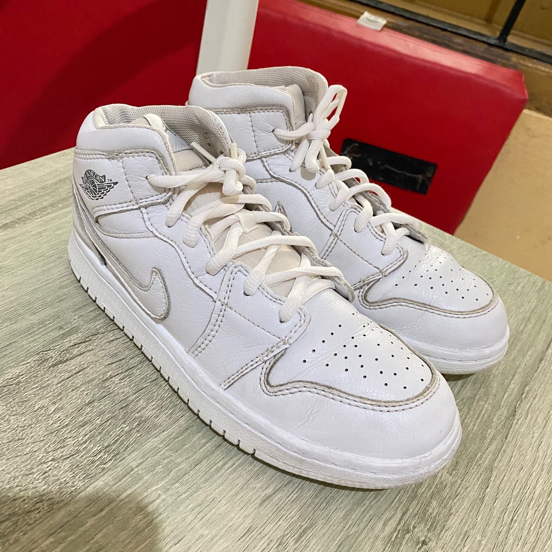 Nike Air Jordan white Sepatu Putih, Bayi & Anak, Lainnya di Carousell