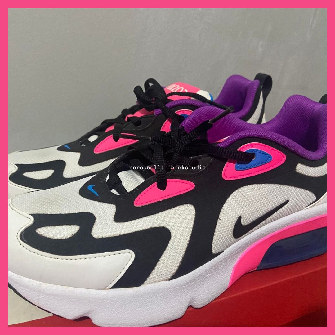 Black and pink sales nike 200