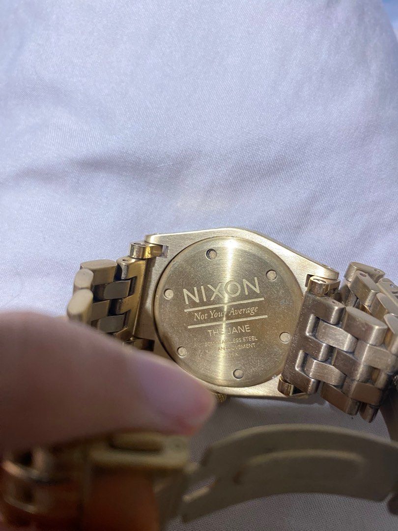 Nixon watch (Category: Watches) located in Singapore. Submitted by urlocal.daddy (Listing ID 1229984078, Image 3). Description: Scratches on the surface .