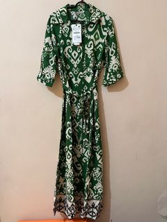 NWT ZARA PRINTED DRESS