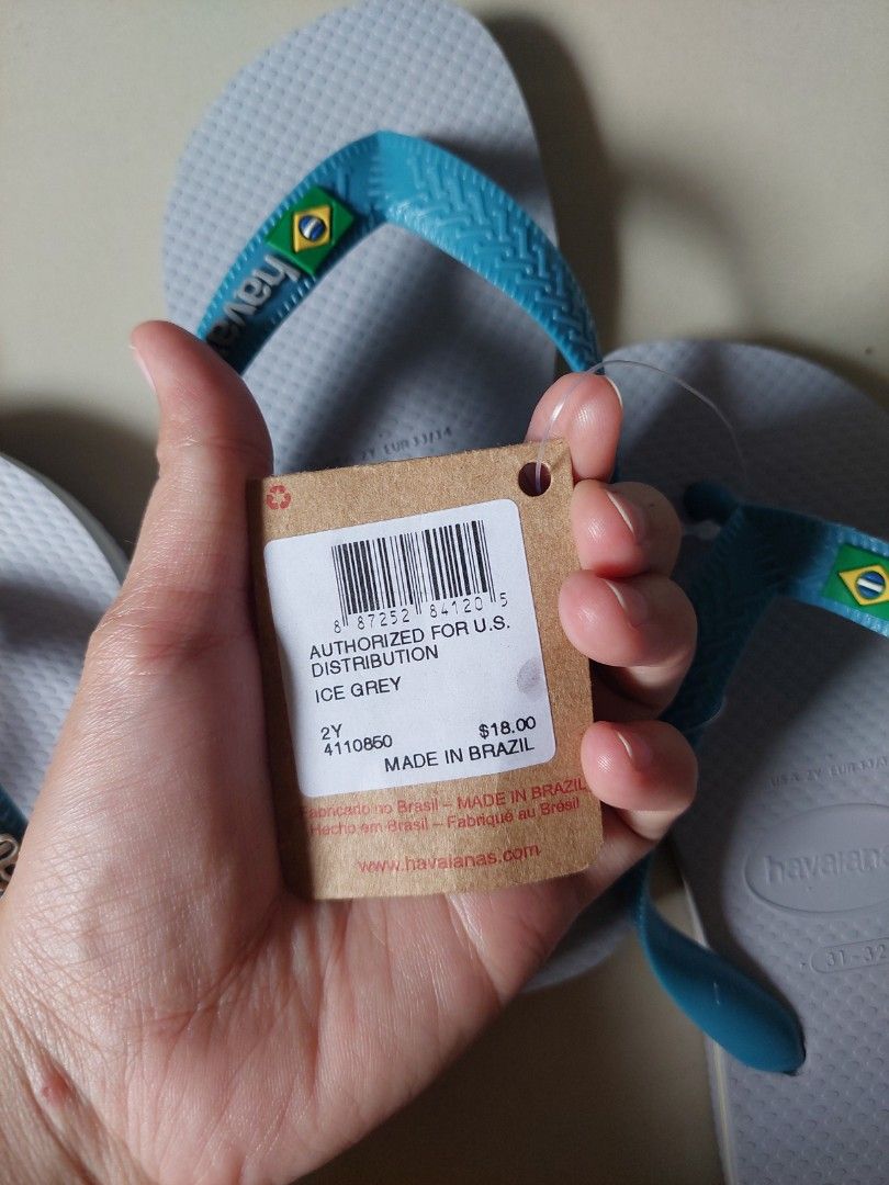 Original Havaianas for kids (Category: Babies & Kids Fashion) located in Makati City. Submitted by ryldiaz (Listing ID 1229884961, Image 3). Description: 100% Authentic from US🇺🇲🇺🇲 size EU 35-36= 1 available size EU 33-34= 1 available Description A Havaianas icon, the Brasil Logo features a flag embellishment and contrast logo on a matte strap for style. Comfort comes courtesy of our signature textured footbed and multicolor sole. Havaianas f
