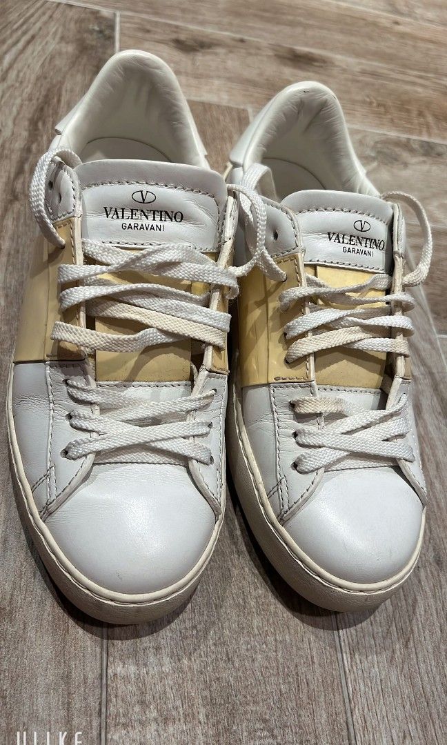 Preloved shop valentino shoes