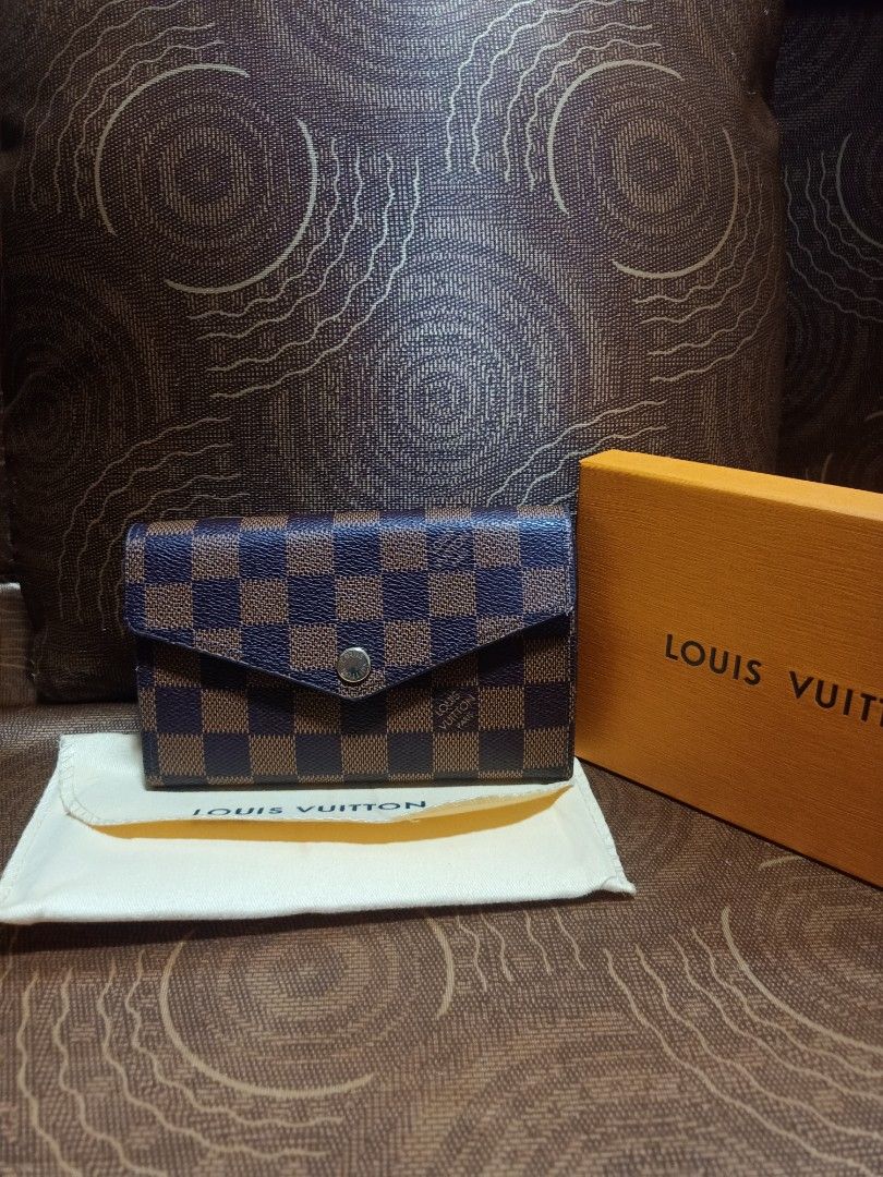 Preloved Lv Damier (Category: Luxury Bags & Wallets) located in Cebu City. Submitted by day.98 (Listing ID 1229894018, Image 1). Description: from U.S.A genuine leather meduim size no flaws with dust bag & box.