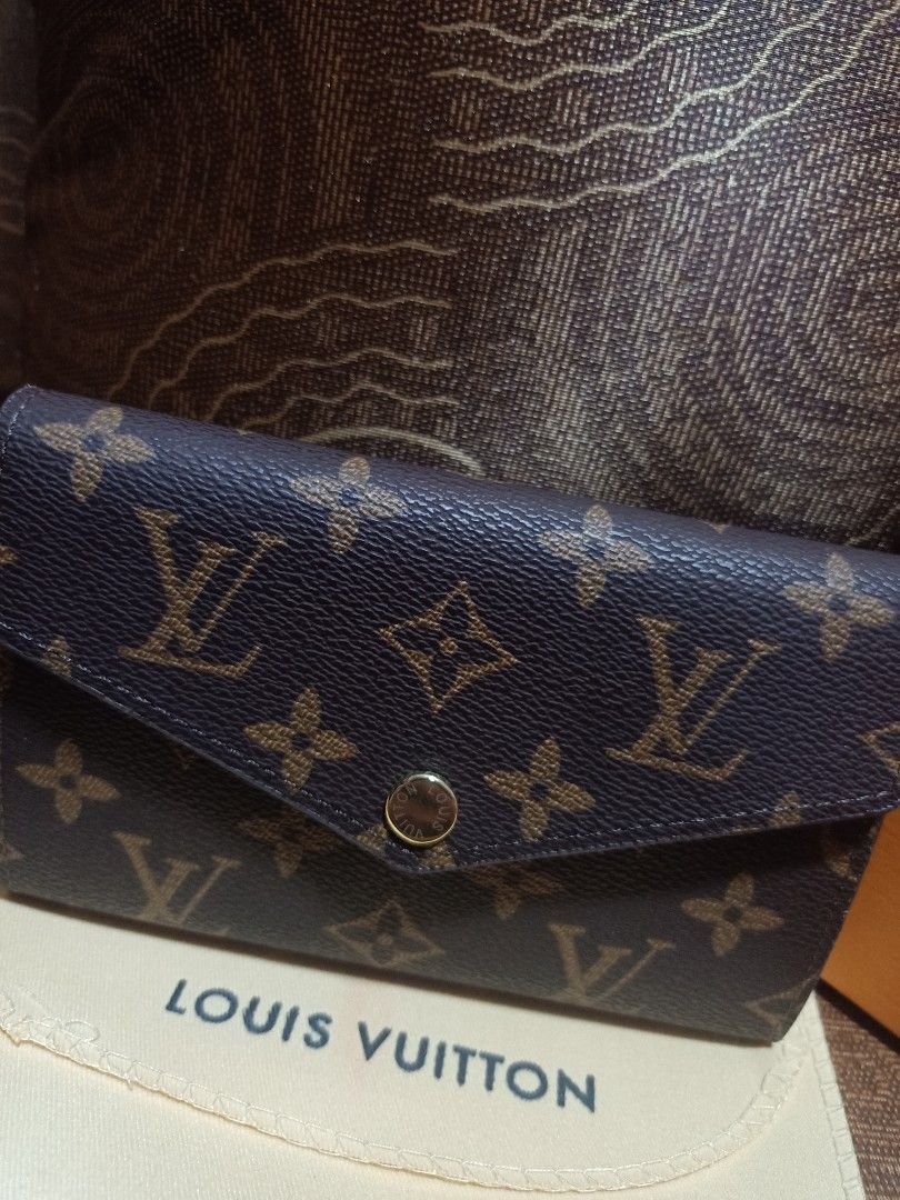 Preloved Lv Envelop mono (Category: Luxury Bags & Wallets) located in Cebu City. Submitted by day.98 (Listing ID 1229893366, Image 2). Description: from U.S.A genuine leather no flaws with dust bag & box.