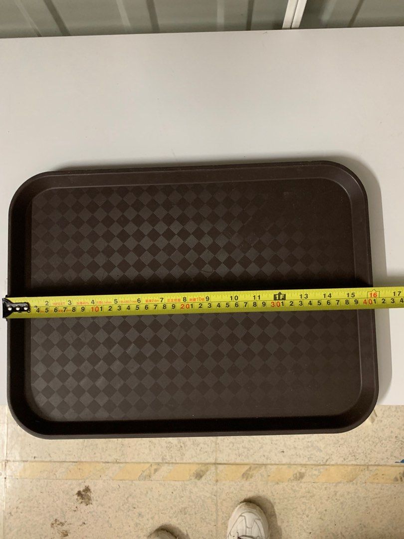 Serving tray (Category: Cookware & Accessories) located in Singapore. Submitted by constantine2 (Listing ID 1229964352, Image 1). Description: I have 5 brown and 1 black , selling at 50 cents each..