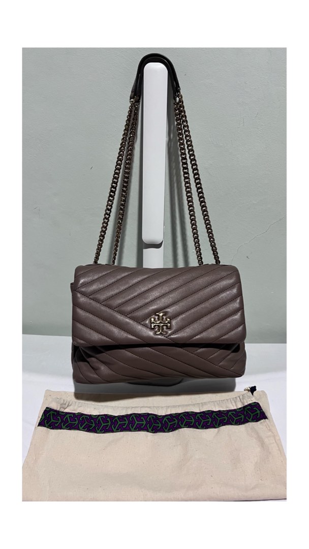 Tory Burch Kira Chevron Dusty Almond, Barang Mewah, Tas & Dompet di  Carousell