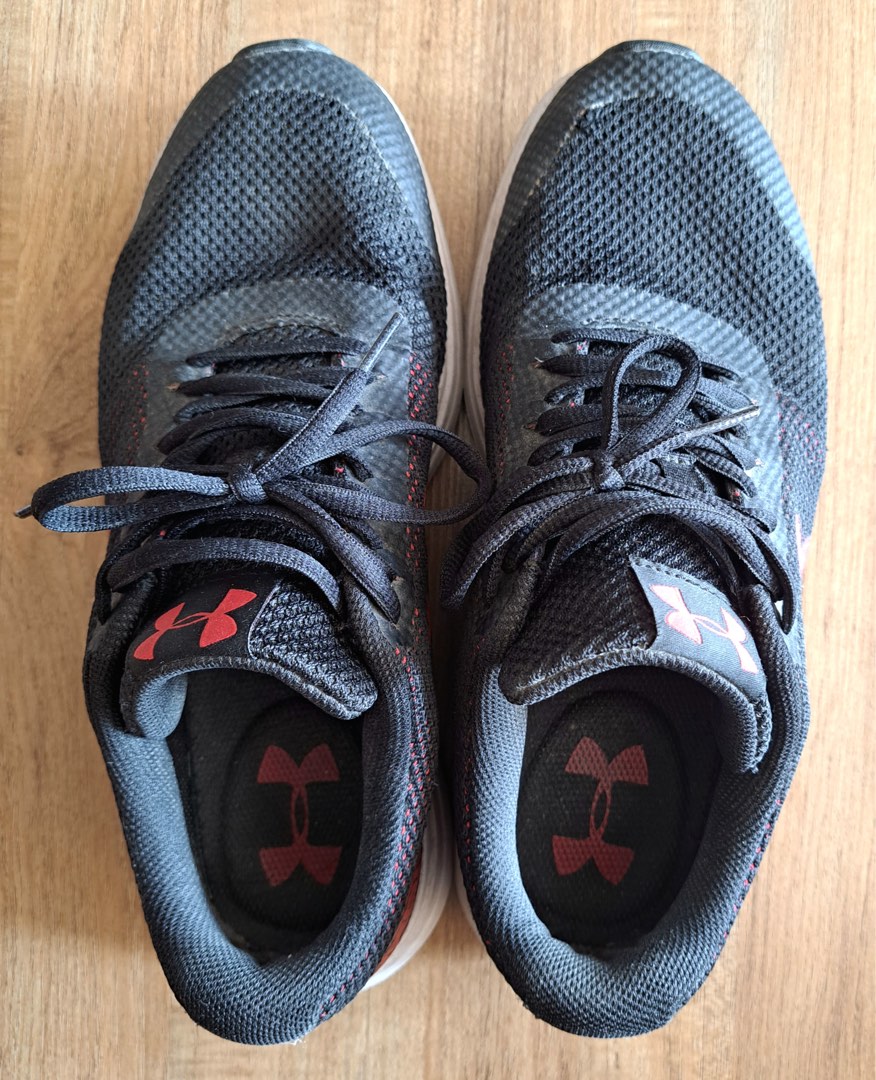 Under armour sock shoes deals