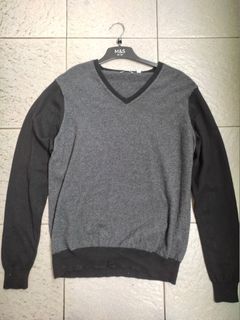 UNIQLO Men Grey Black Sweater