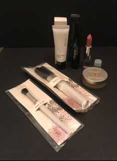 Various Cosmetics/Brushes