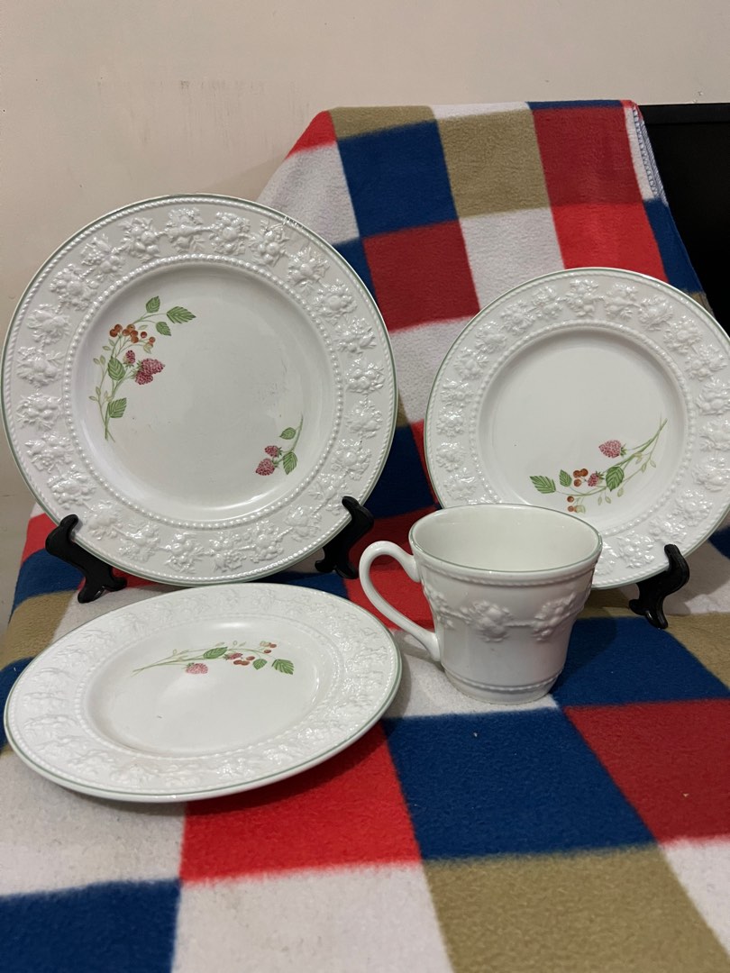 Wedgwood Queensware Raspberry Wedgwood Festivity Raspberry Queensware, Furniture & Home Living ...