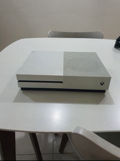 Xbox One S 500gb URGENT SALE (read desc)
