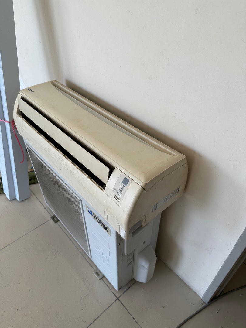 York Aircond 1.5 HP (YWM15LAMLDB), TV & Home Appliances, Air