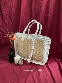 (Category: ) located in . Submitted by avercloset (Listing ID 1229978508, Image 1). Description: .