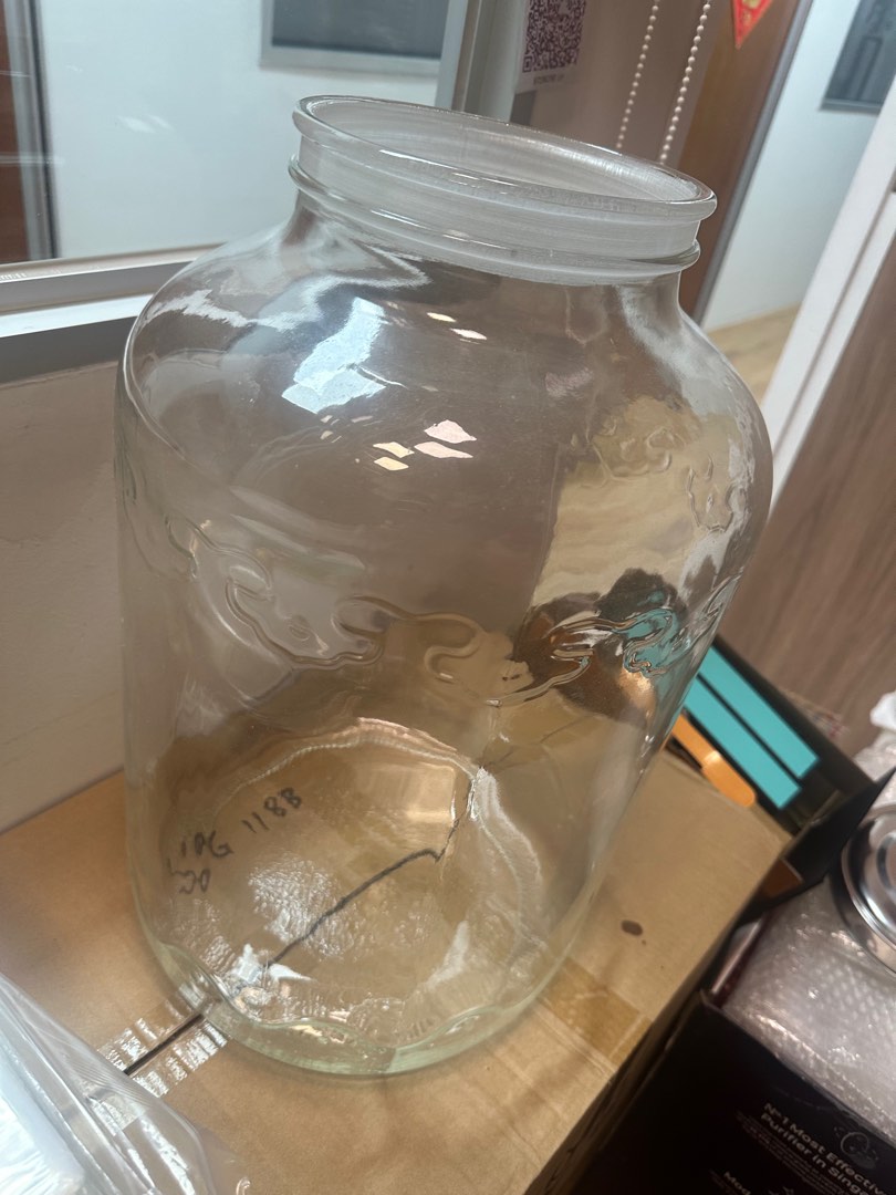 52 30 litre 30 kg Glass bottle for wine making TV Home