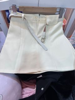 白色裙子附贈皮帶