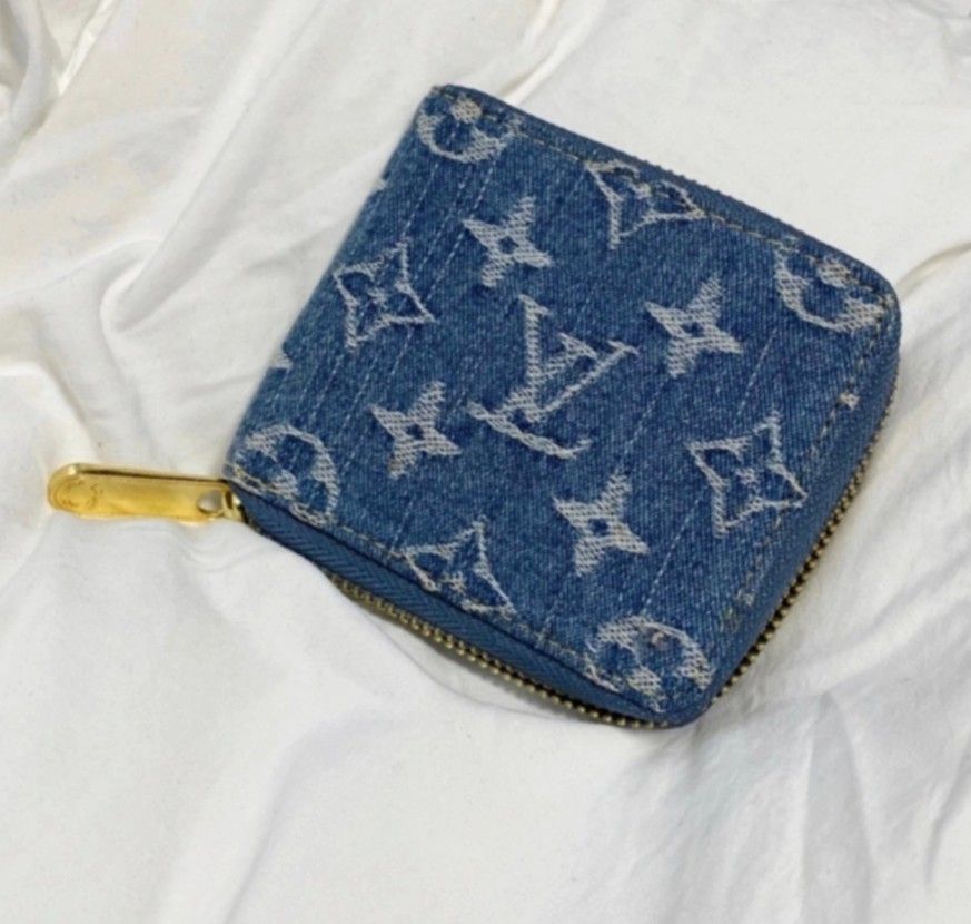 Louis Vuitton LV Coin Small Pouch, Luxury, Bags & Wallets on Carousell