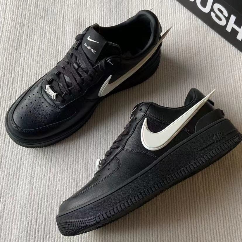 Nike air force hotsell 1 black low top