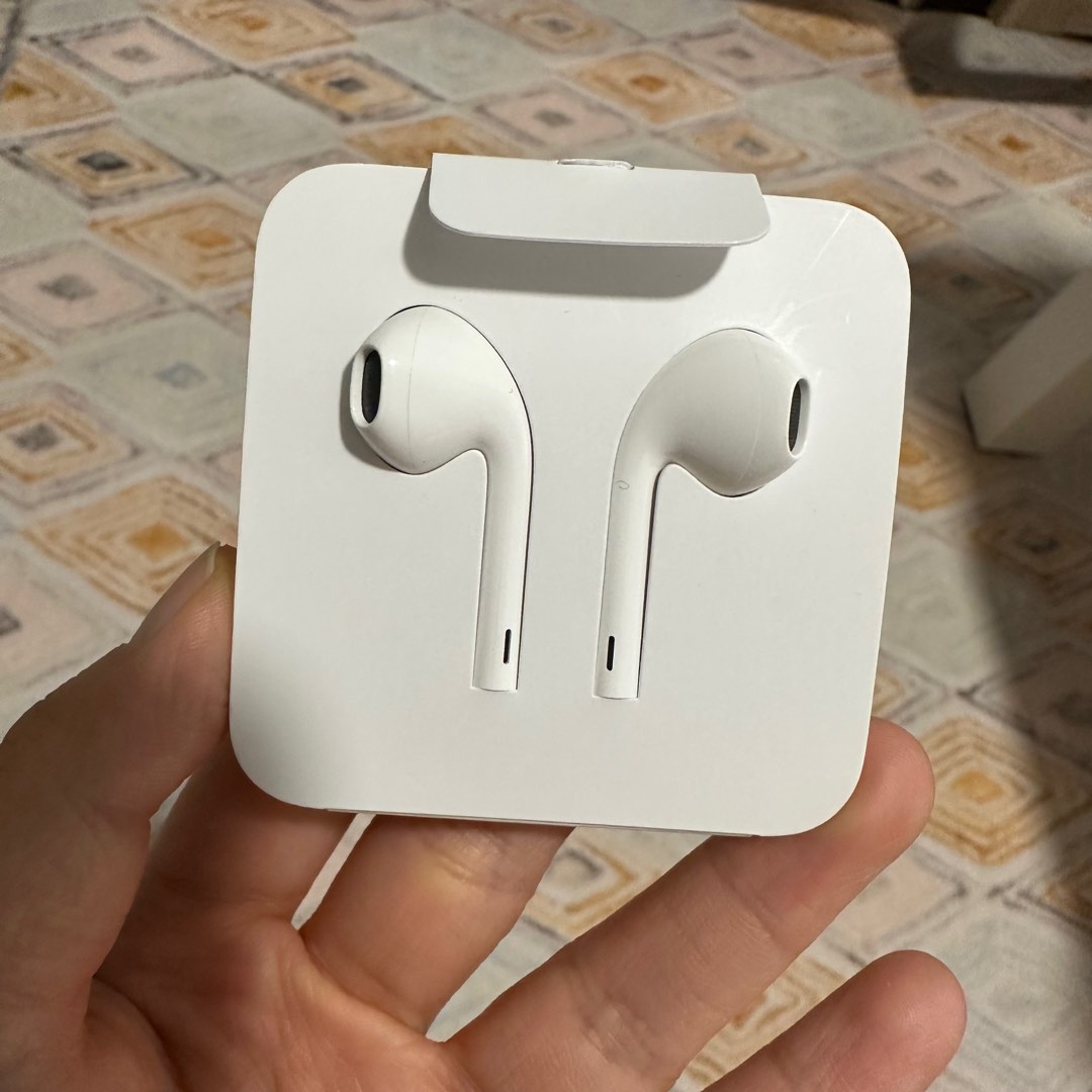 Apple Earpods Lightening Connector, Audio, Earphones on Carousell
