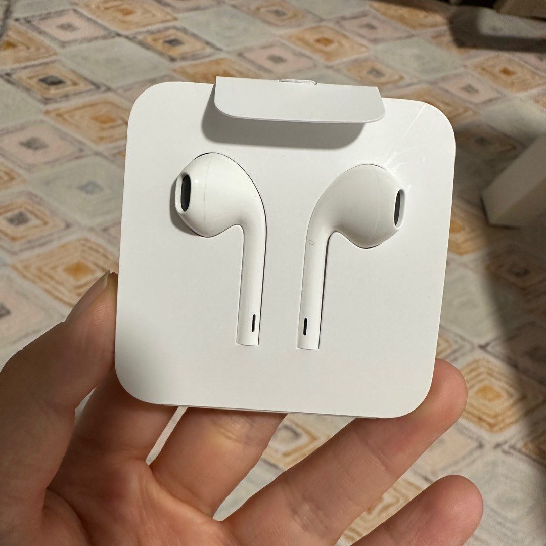 Apple Earpods Lightening Connector, Audio, Earphones on Carousell