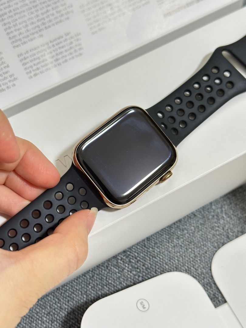 Apple Watch Series 4 44mm Gold Stainless Steel GPS CEL Mobile
