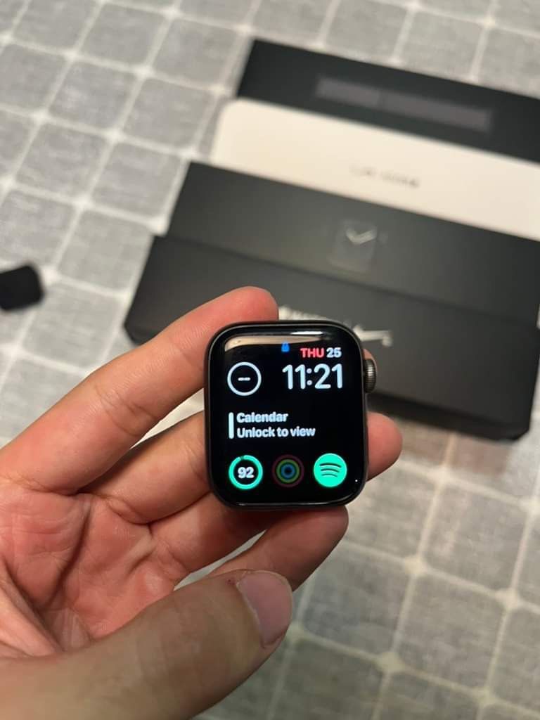 Apple watch series 4 nike edition, Men's Fashion, Watches & Accessories ...