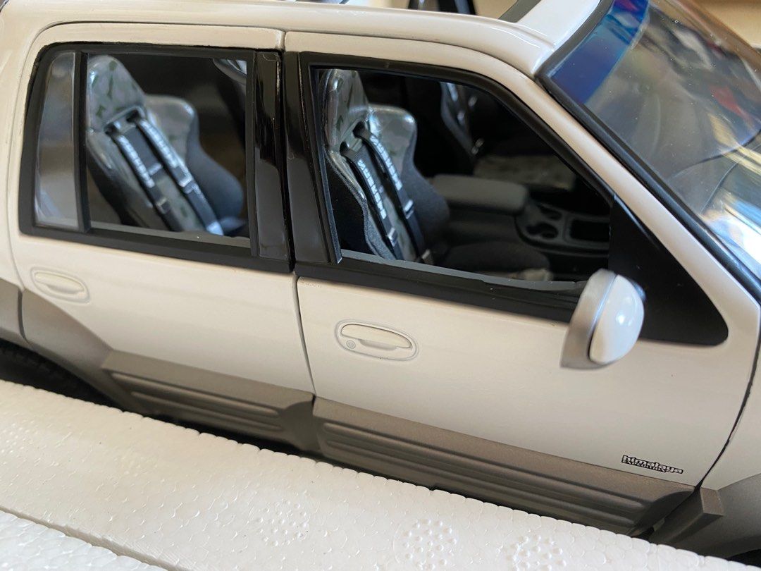 Autoart Ford Expedition Himalaya - White (1:18 scale