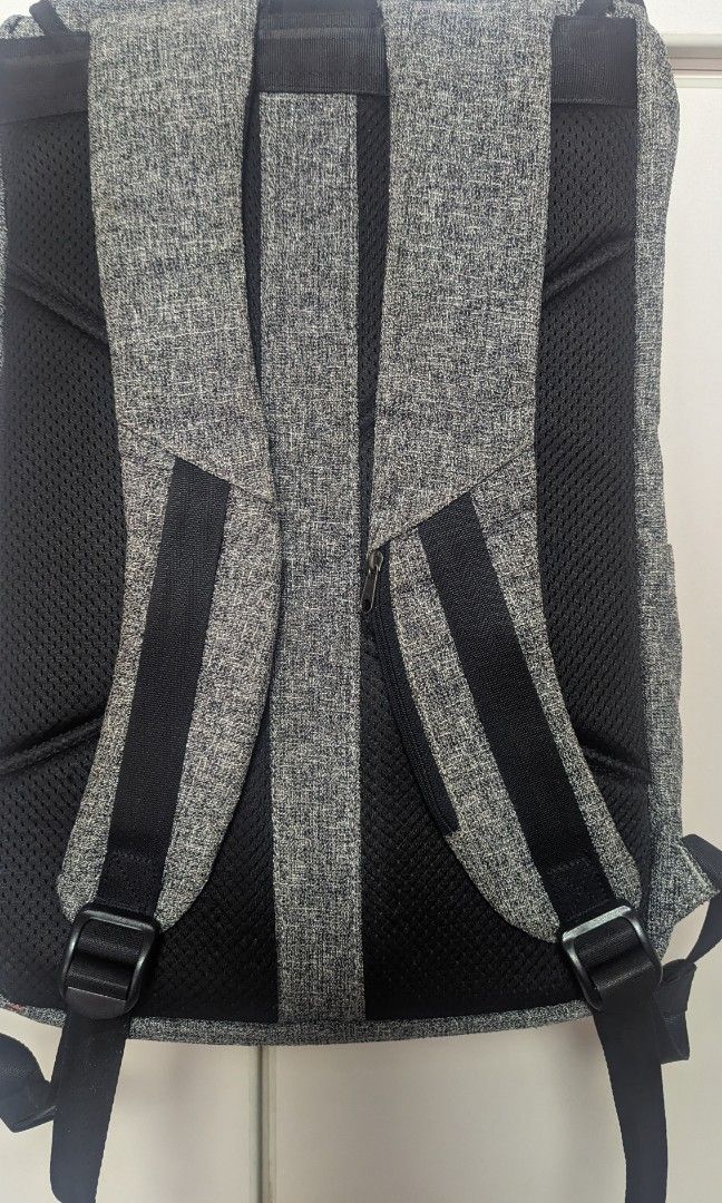 Backpack (Category: Backpacks) located in Singapore. Submitted by fatboyspidey (Listing ID 1234770412, Image 4). Description: 25L backpack, comes with a charging area at the side which one could connect it to a power bank. also, the bag allows you to store chilled items better at one of the pockets. some wear and tear seen at the top handle. zips works fine laptop segment availabe superb for work.