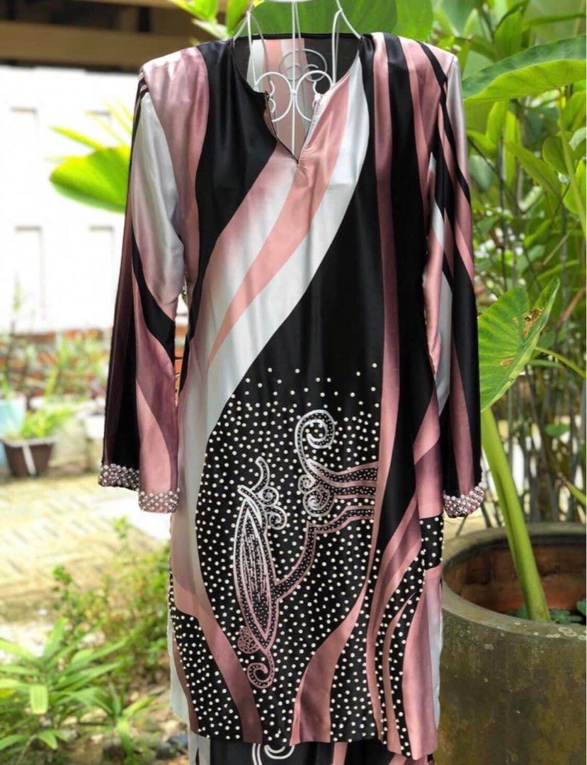 Baju kurung Ala Batik, Women's Fashion, Muslimah Fashion, Baju Kurung