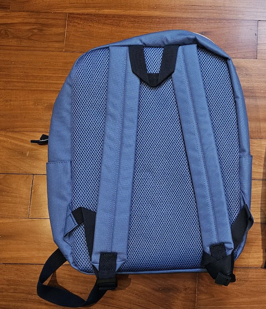 Basic Backpacks (Category: Backpacks) located in Singapore. Submitted by kait (Listing ID 1233550229, Image 2). Description: perfect size for everyday carry..