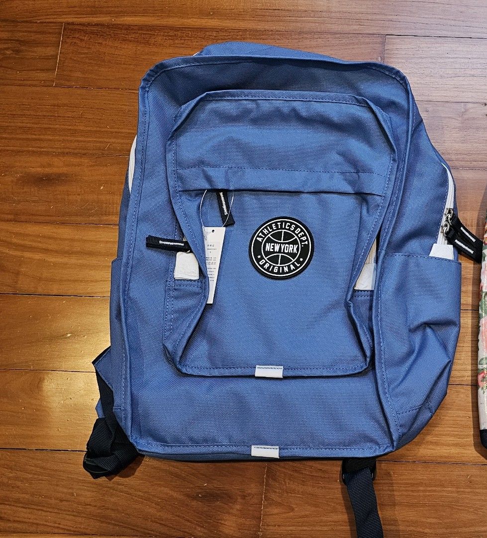 Basic Backpacks (Category: Backpacks) located in Singapore. Submitted by kait (Listing ID 1233550229, Image 1). Description: perfect size for everyday carry..