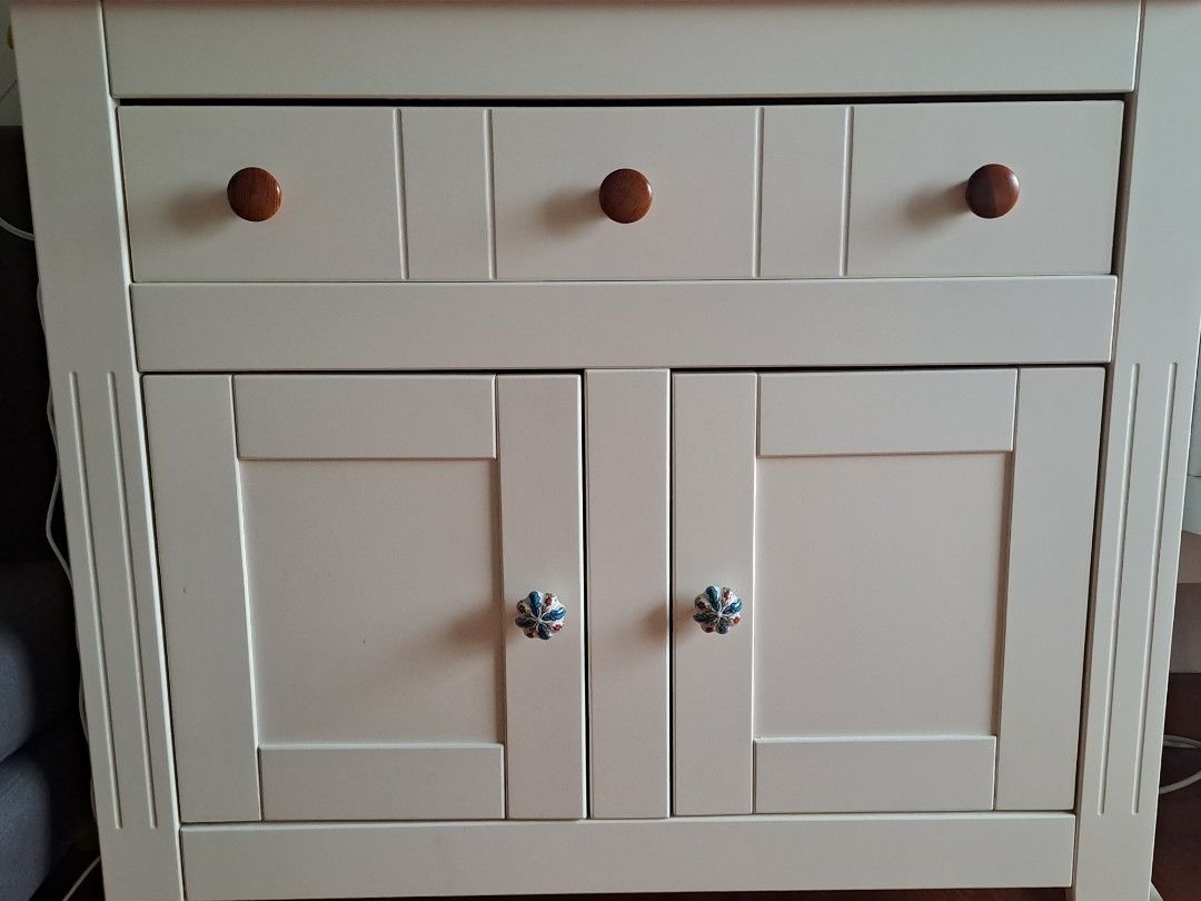 Beautiful Mamas & Papas solid wood changing table and Babies