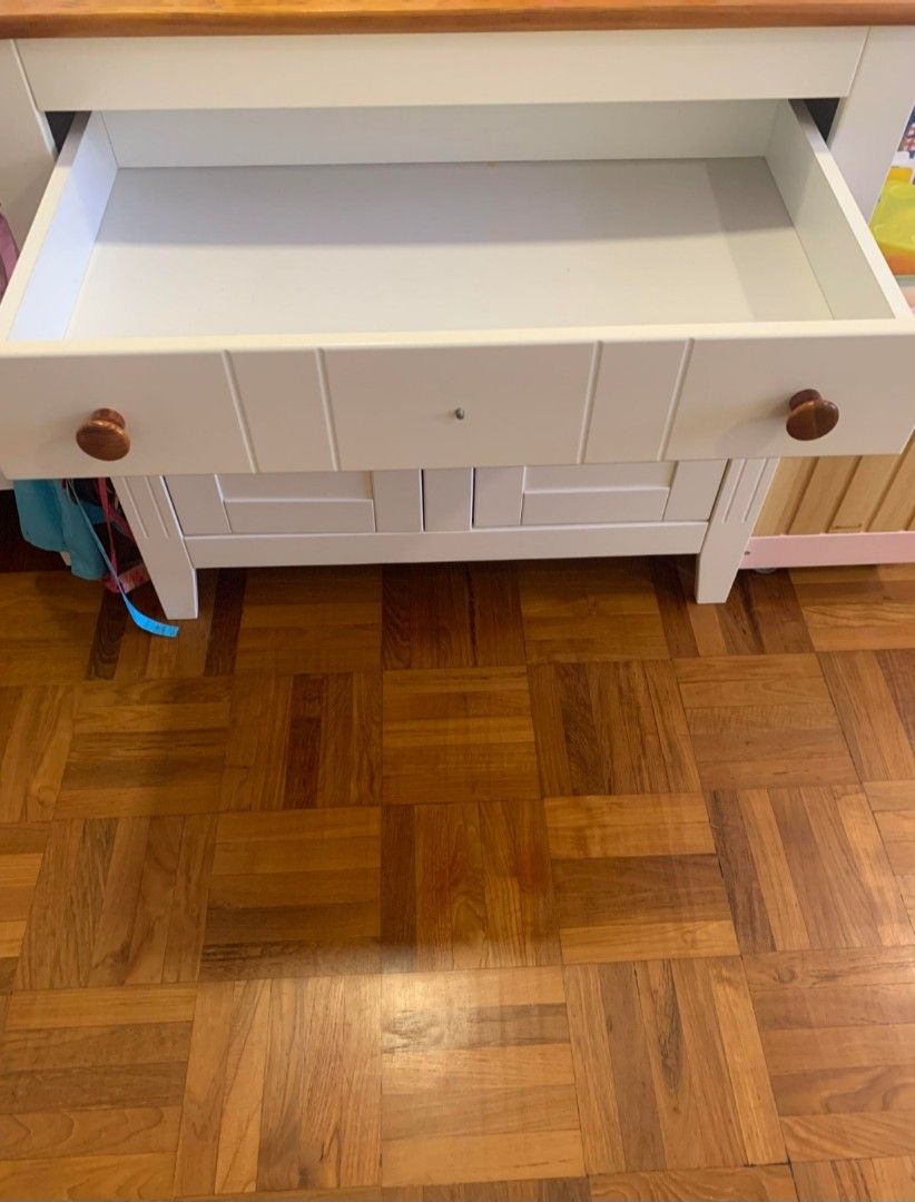 Beautiful Mamas & Papas solid wood changing table and Babies