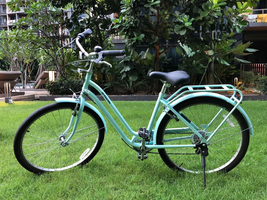 red cycling urban twin