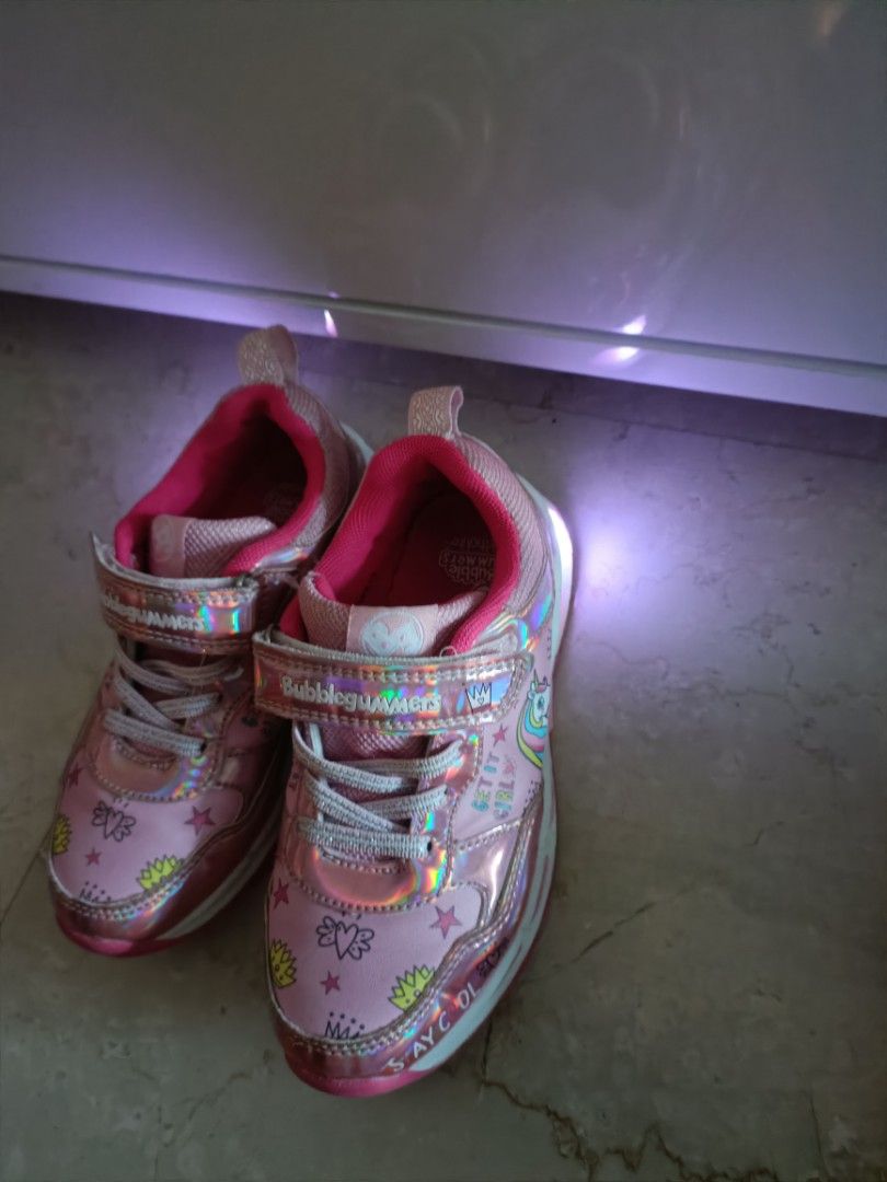 Girls light up hotsell shoes size 12