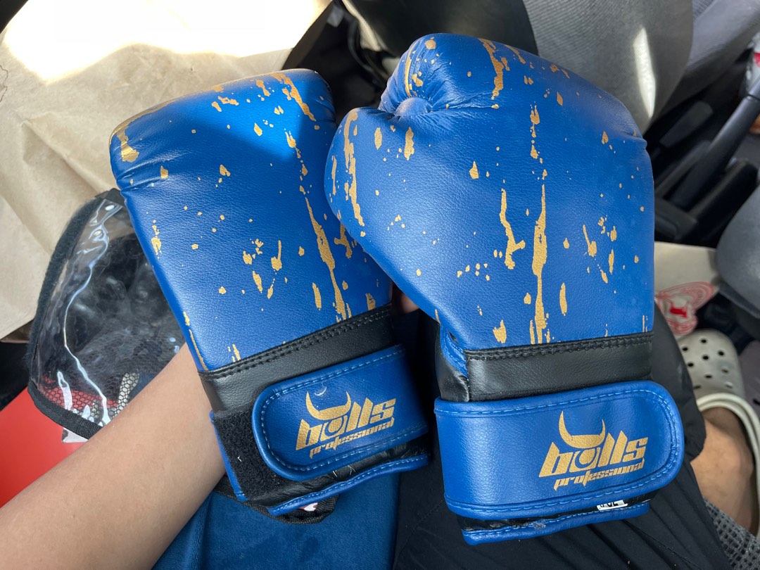 BULLS BOXING GLOVES 8OZ on Carousell