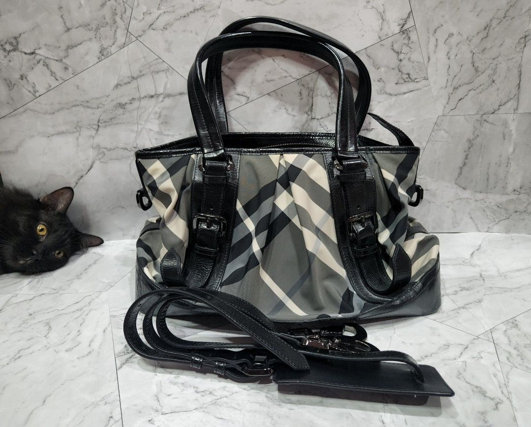 Burberry black and on sale white handbag