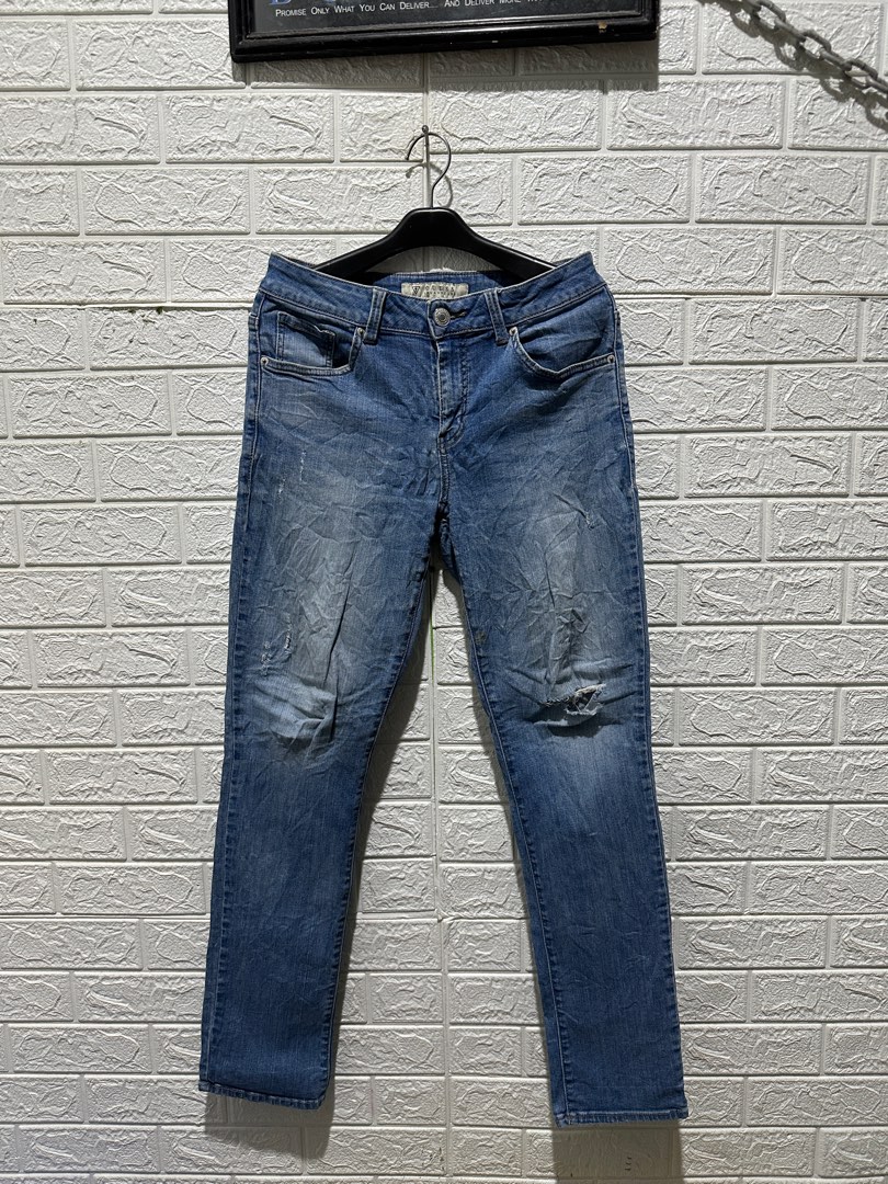 CELANA JEANS GUESS A36 on Carousell