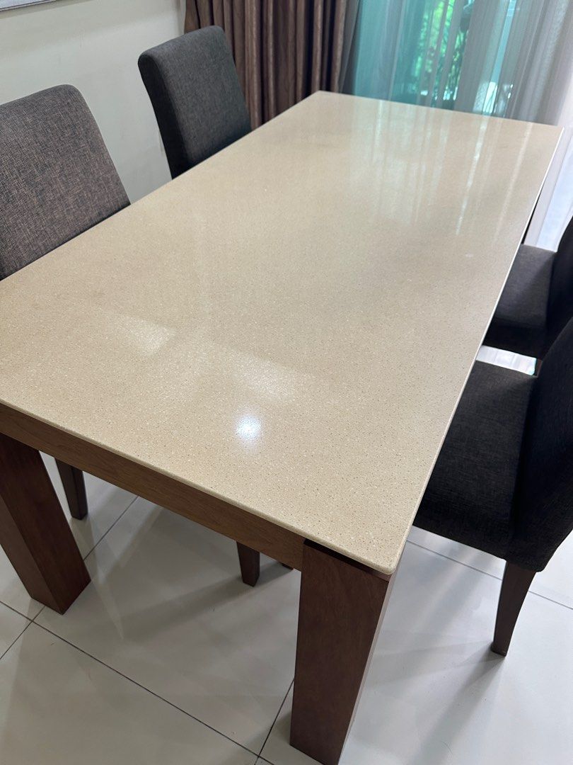 Cellini Quartz dining table 1.6m with 4 chairs in excellent condition